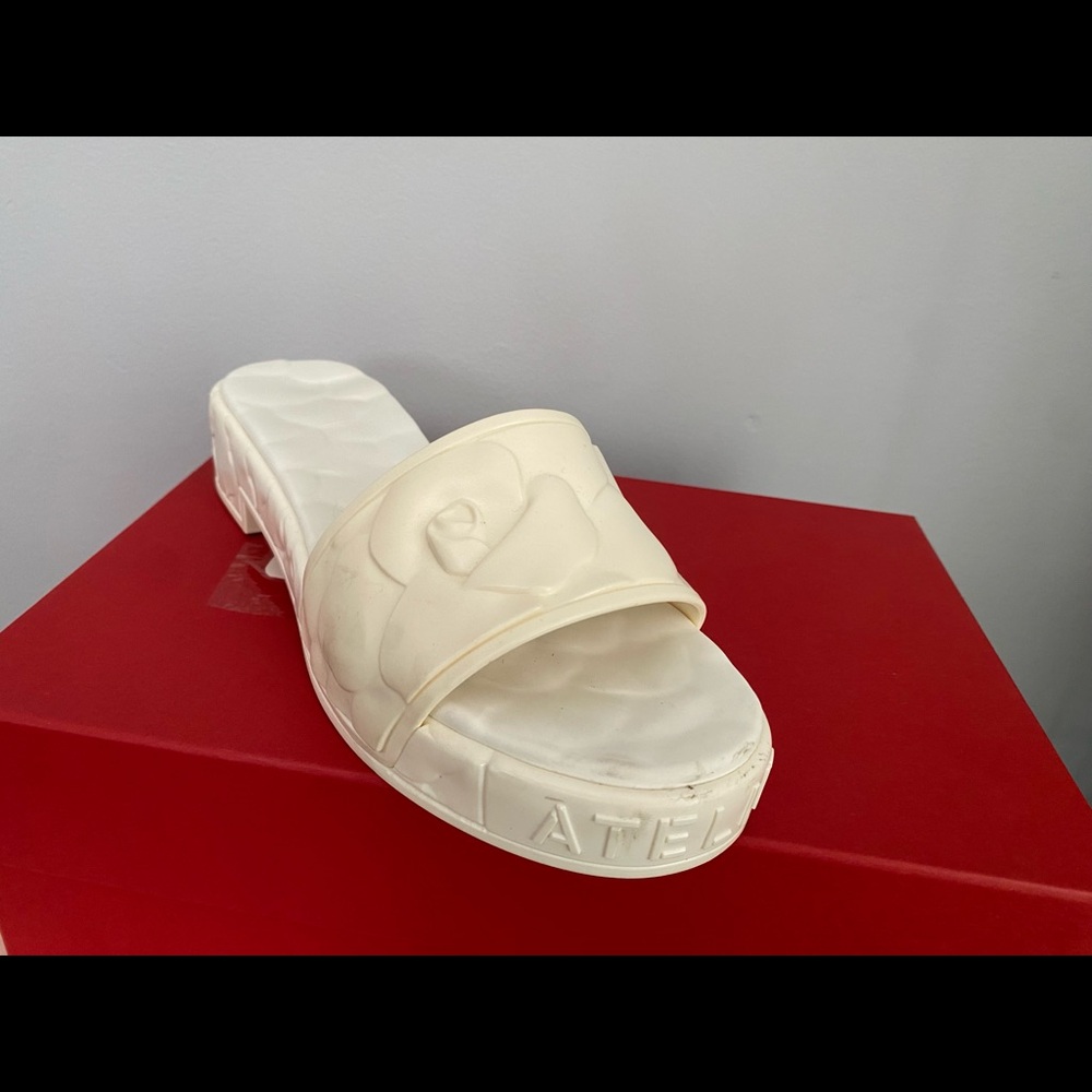 Sandals - Picture 3 of 4